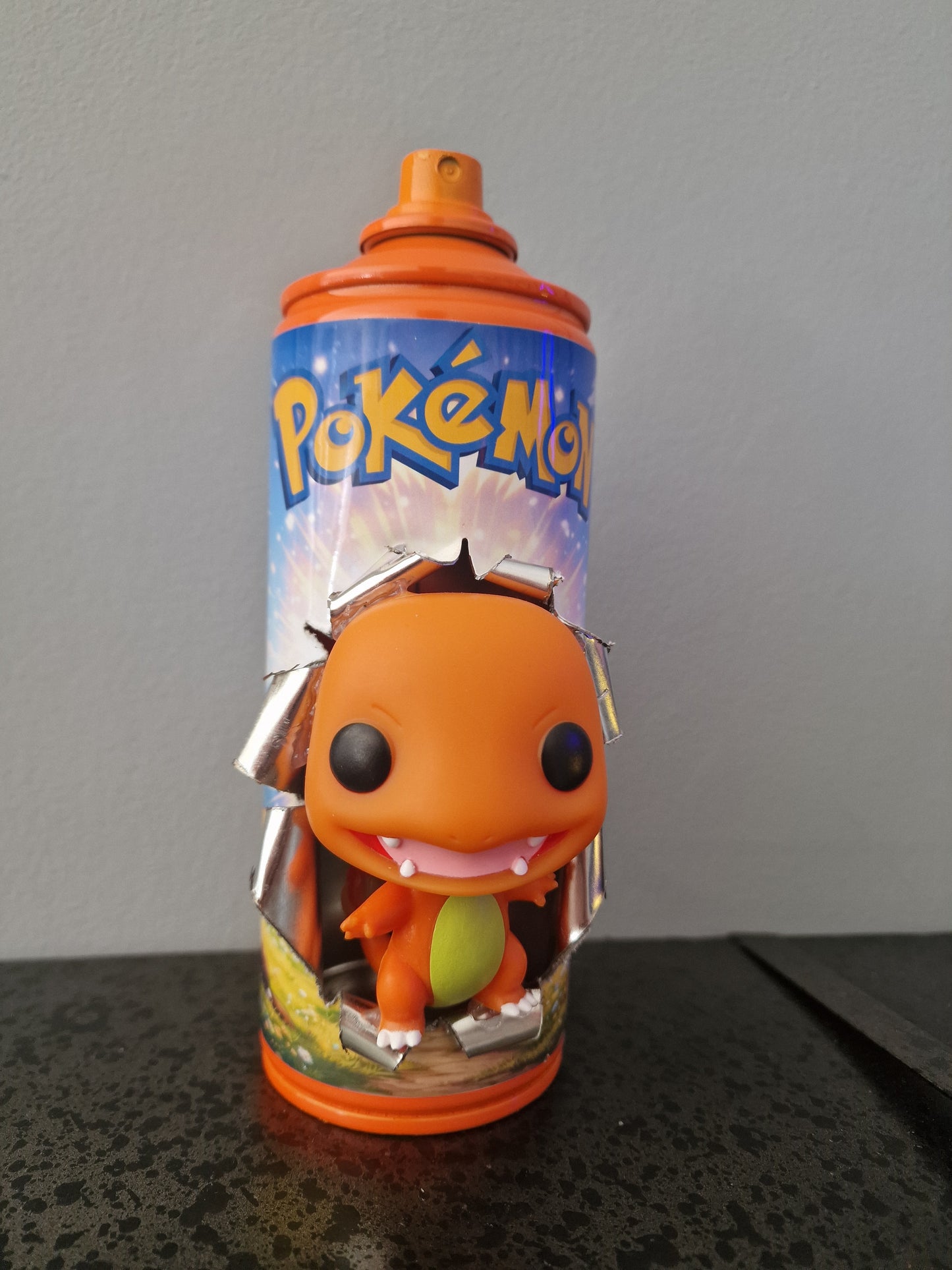 Bombe de peinture custom pokemon – Figurine salameche  pop culture artisanale