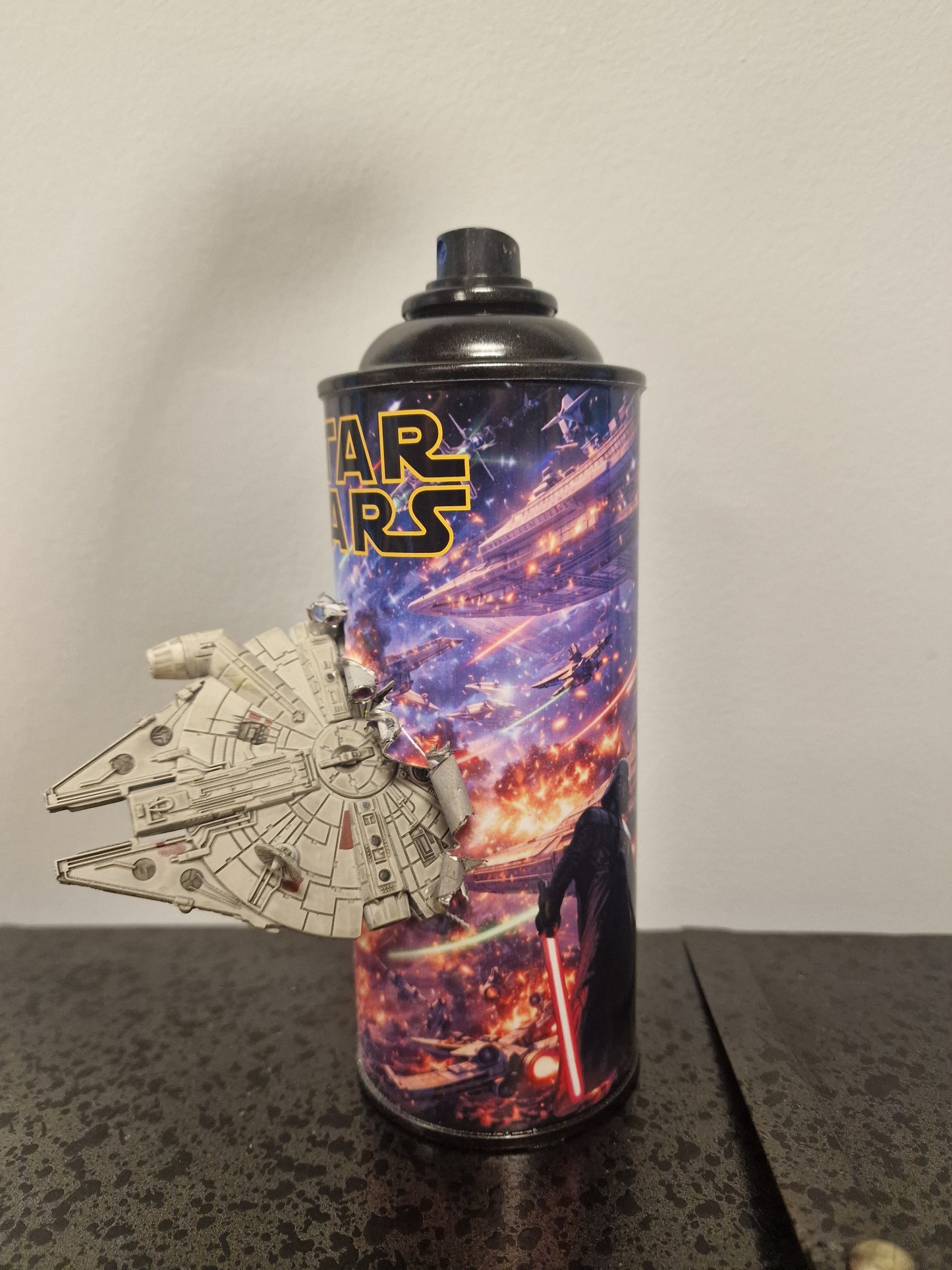 Bombe de peinture custom star wars – Figurine faucon millennium pop culture artisanale