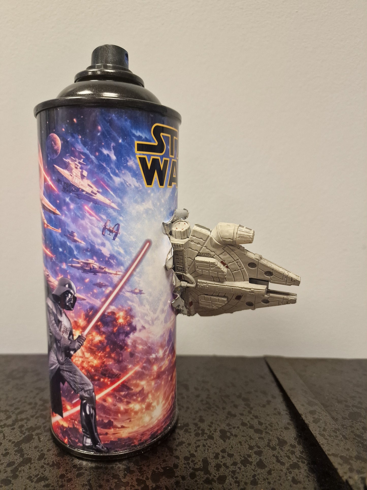 Bombe de peinture custom star wars – Figurine faucon millennium pop culture artisanale