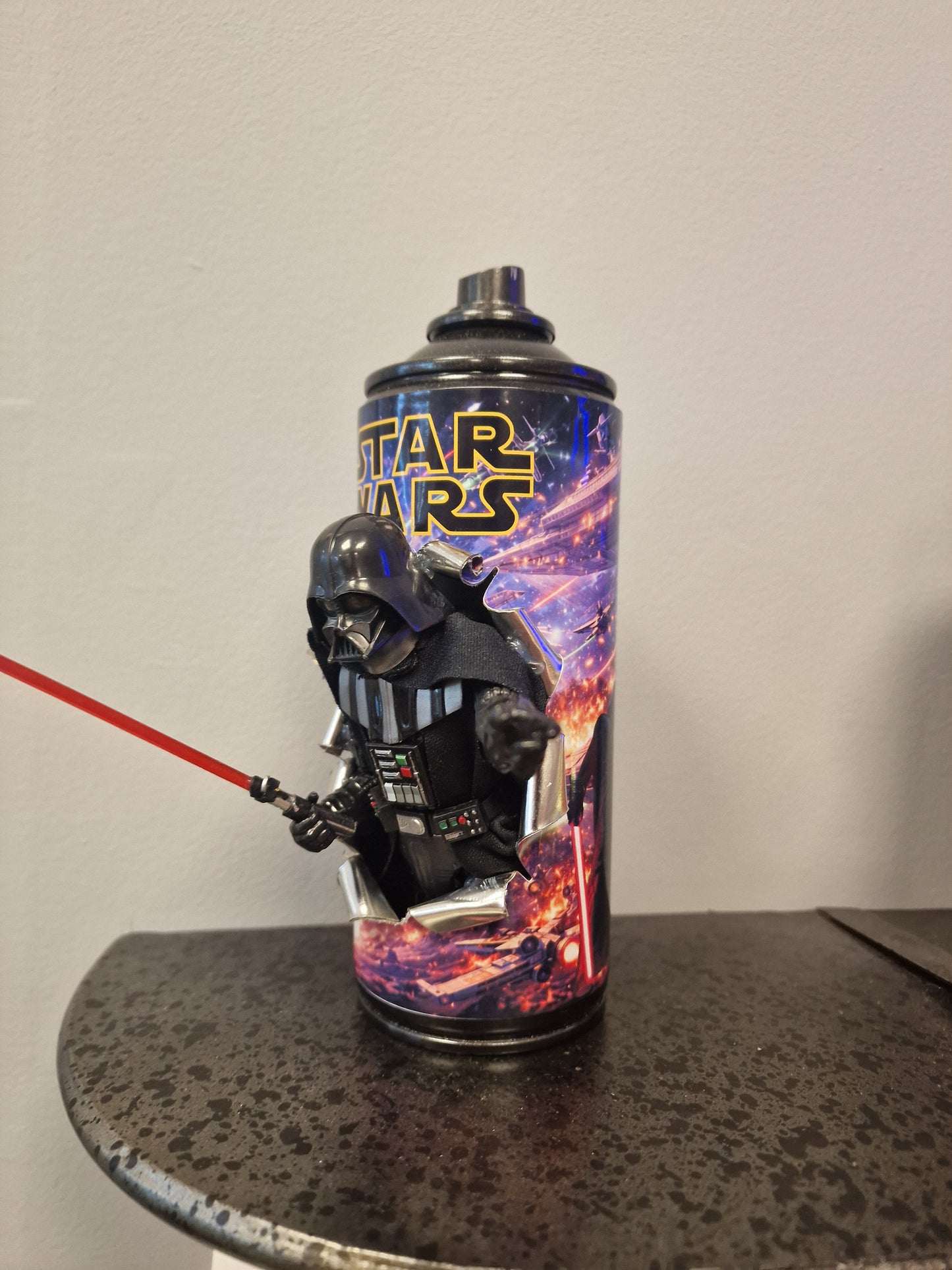 Bombe de peinture custom star wars – Figurine dark vador 1 pop culture artisanale