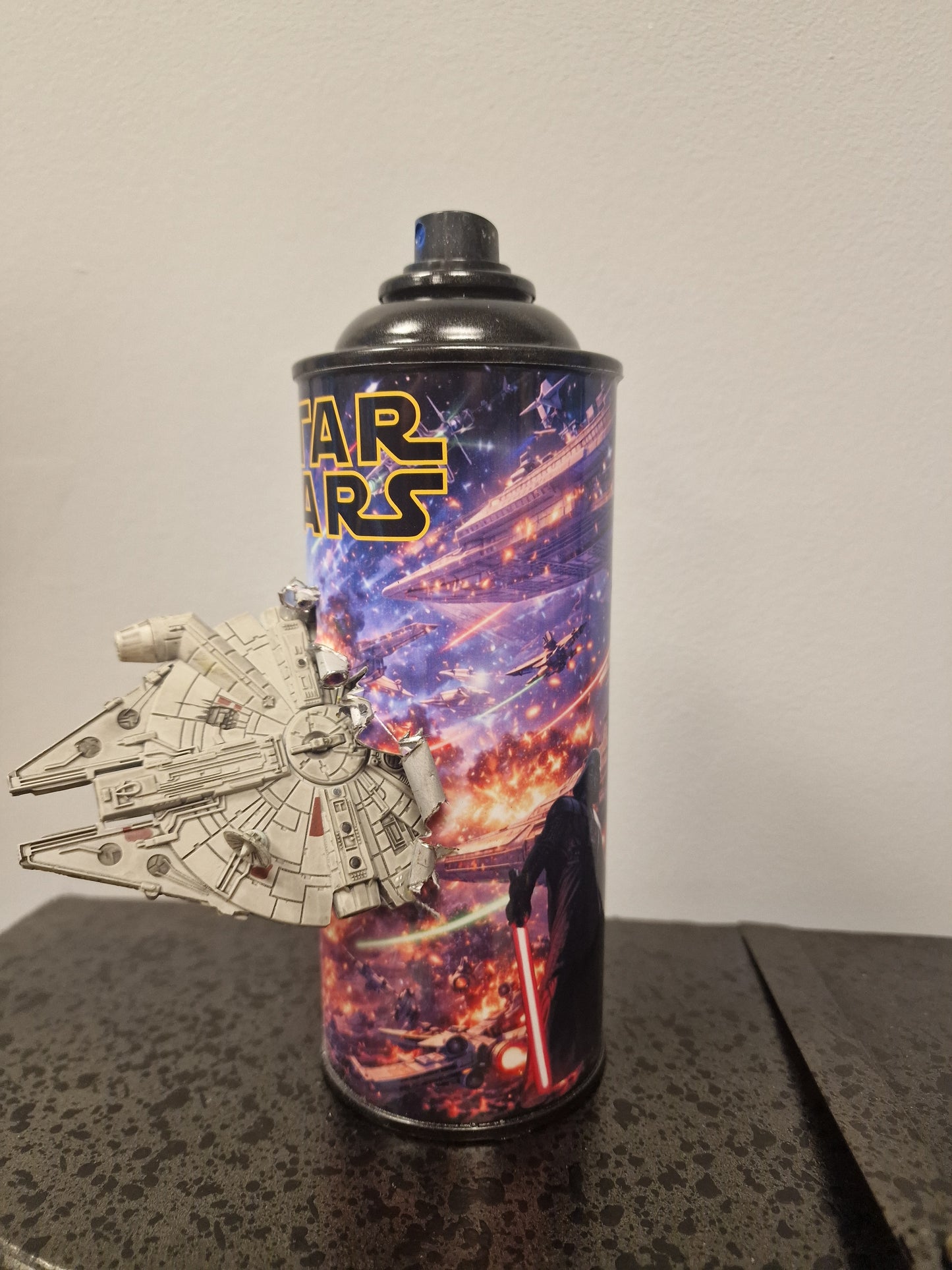 Bombe de peinture custom star wars – Figurine faucon millennium pop culture artisanale