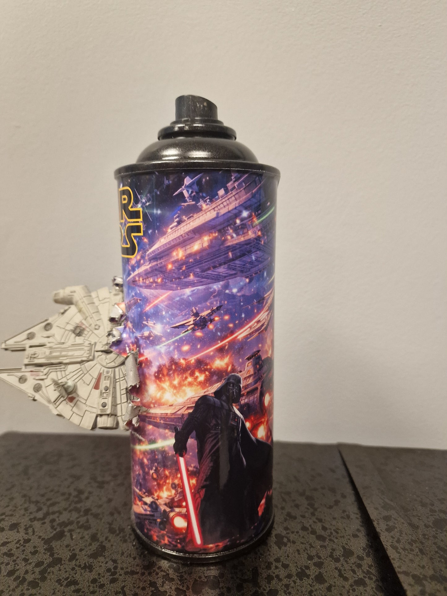 Bombe de peinture custom star wars – Figurine faucon millennium pop culture artisanale
