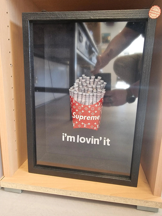 Cadre Pop Art "I’m Lovin’ It" – Cornet de Billets Supreme x LV – Édition Limitée Fait Main