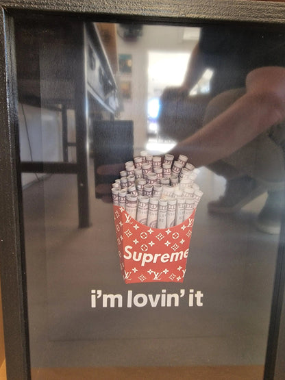 Cadre Pop Art "I’m Lovin’ It" – Cornet de Billets Supreme x LV – Édition Limitée Fait Main