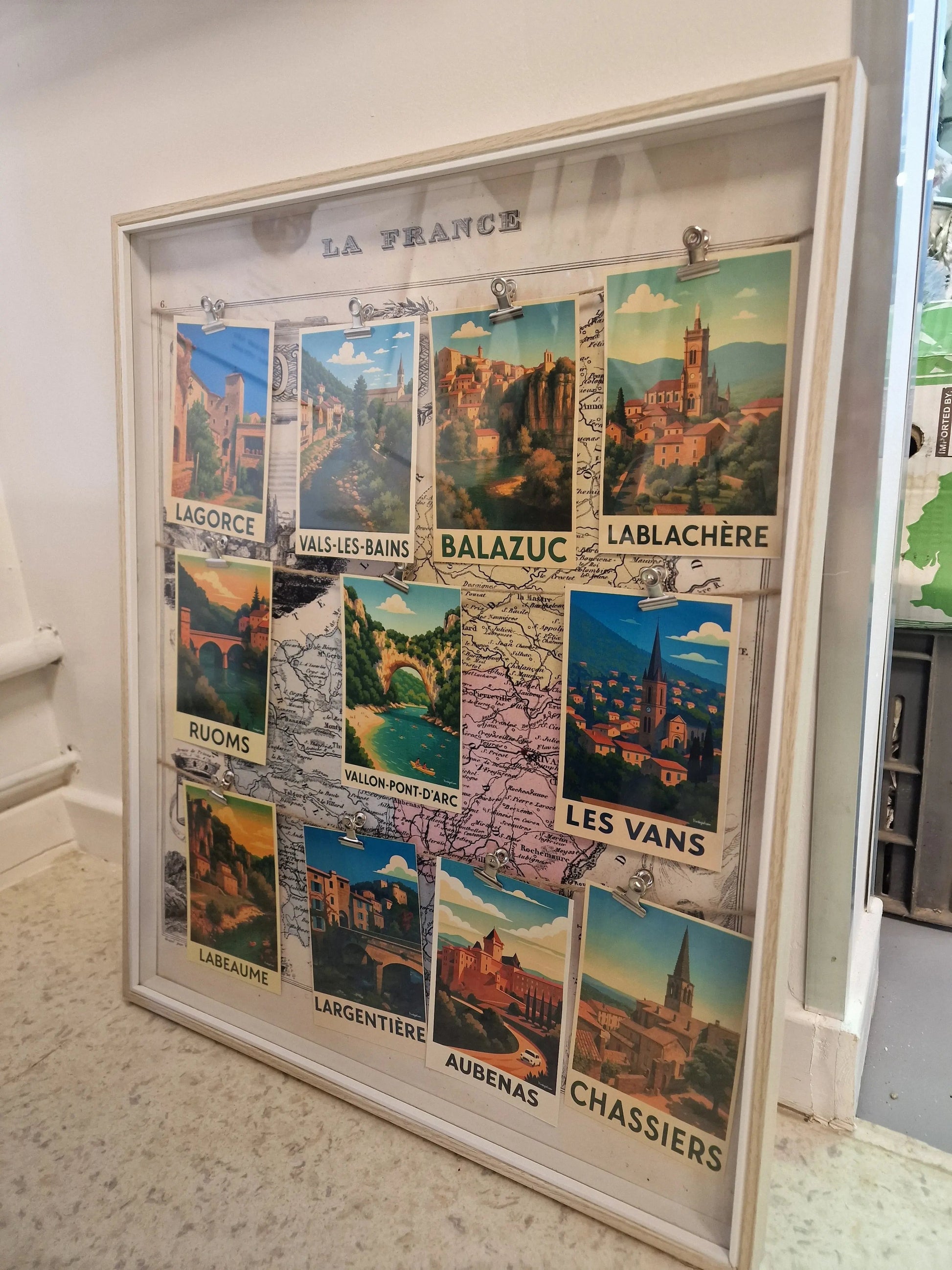 Cadre Souvenir  village d’Ardèche – carte vintage et affiches rétro des plus beaux villages Vintagedison