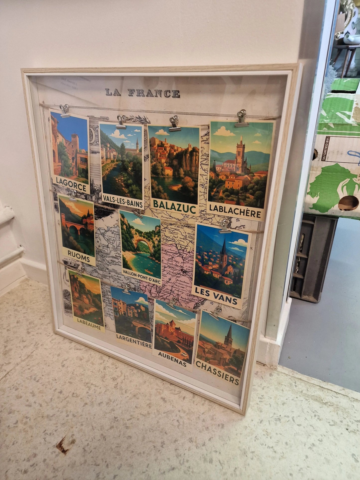 Cadre Souvenir  village d’Ardèche – carte vintage et affiches rétro des plus beaux villages Vintagedison