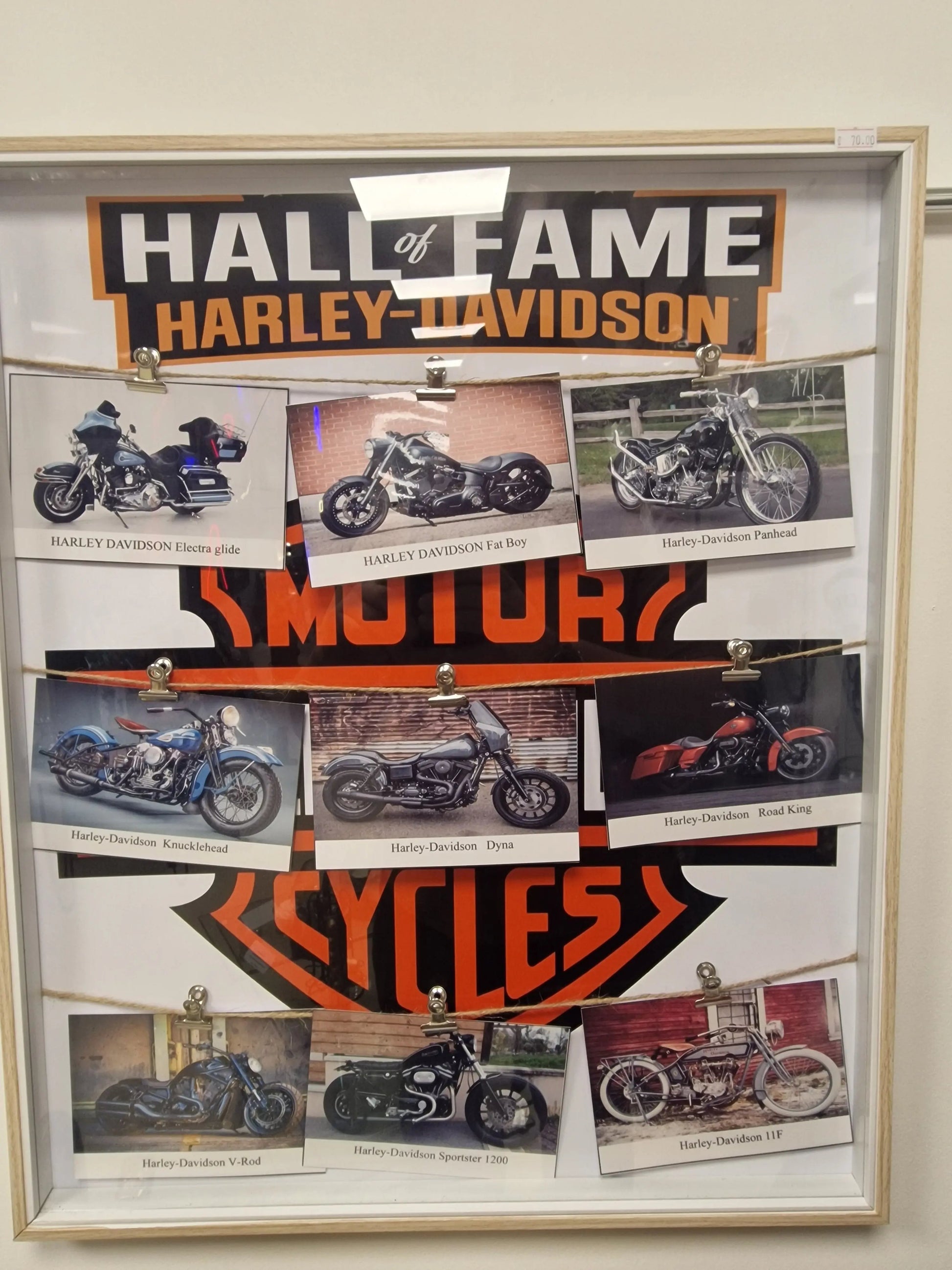 Cadre “Hall of Fame Harley-Davidson” – Motos légendaires (50 x 60 cm) Vintagedison