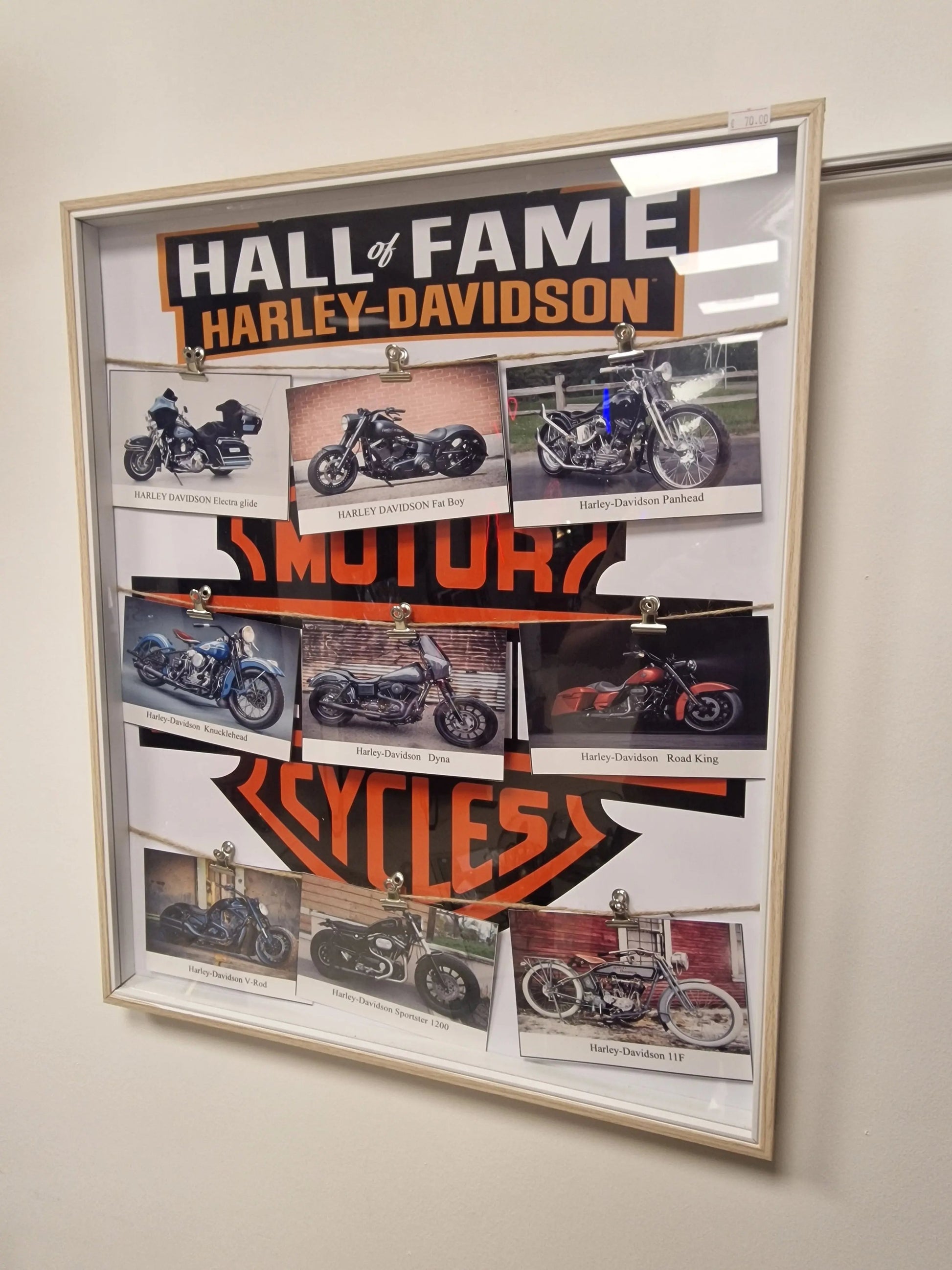 Cadre “Hall of Fame Harley-Davidson” – Motos légendaires (50 x 60 cm) Vintagedison