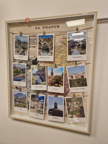 Cadre “Villages d’Ardèche” – Carte ancienne & photos Polaroïd (50 x 60 cm) Vintagedison