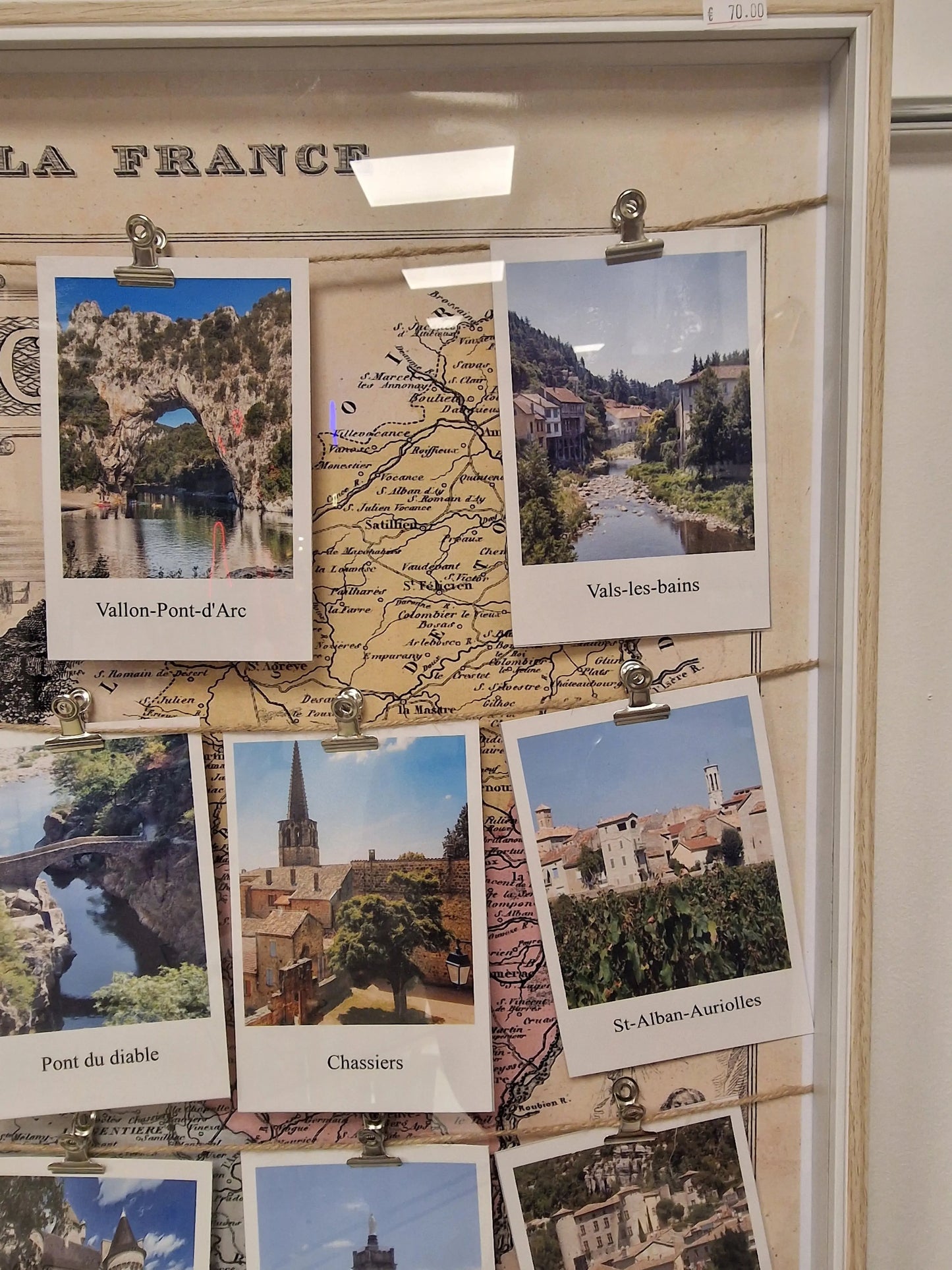 Cadre “Villages d’Ardèche” – Carte ancienne & photos Polaroïd (50 x 60 cm) Vintagedison