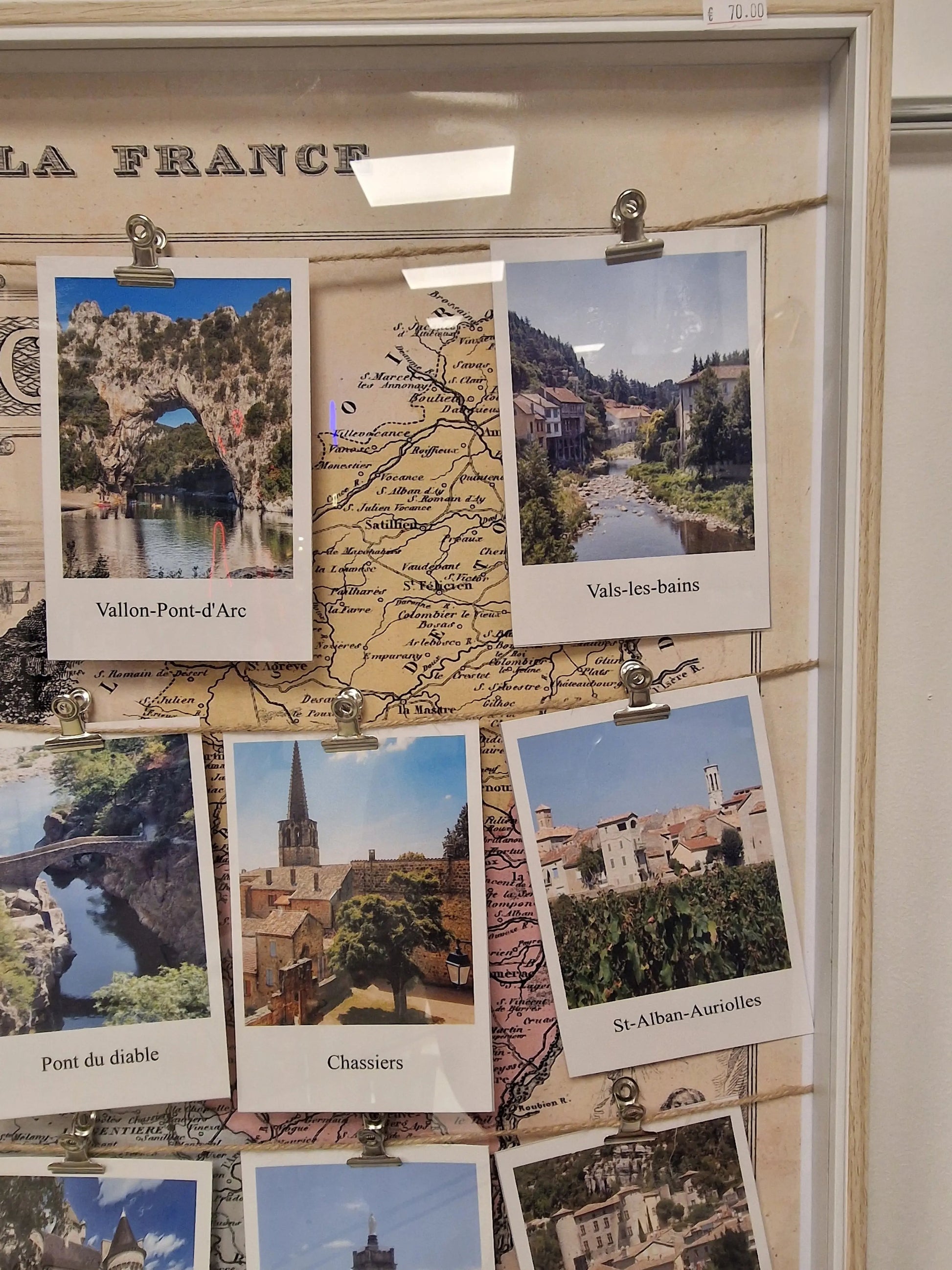 Cadre “Villages d’Ardèche” – Carte ancienne & photos Polaroïd (50 x 60 cm) Vintagedison