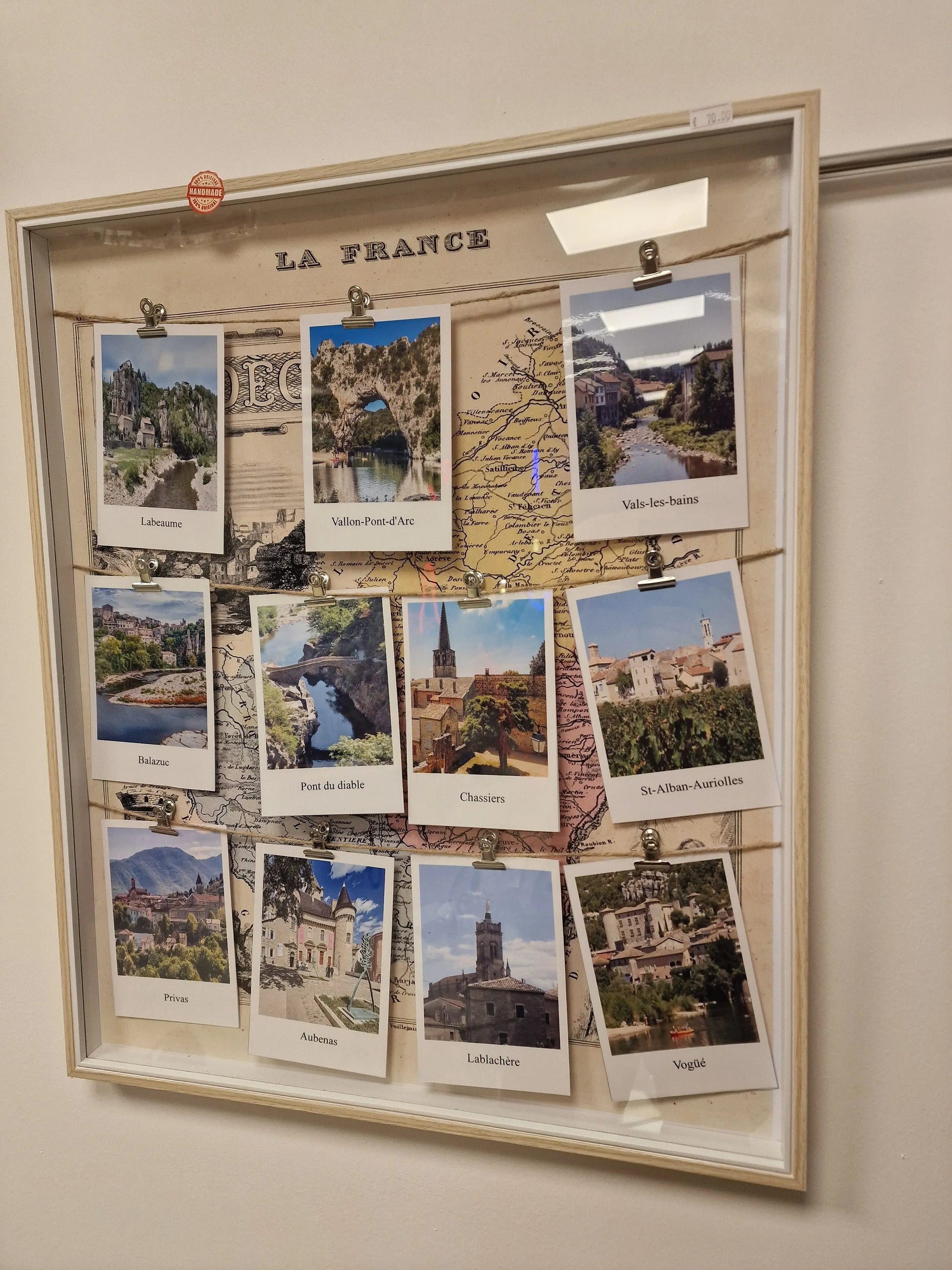 Cadre “Villages d’Ardèche” – Carte ancienne & photos Polaroïd (50 x 60 cm) Vintagedison