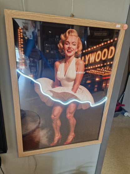 Cadre lumineux LED 50x70 « Be Yourself » – Sois toi-même