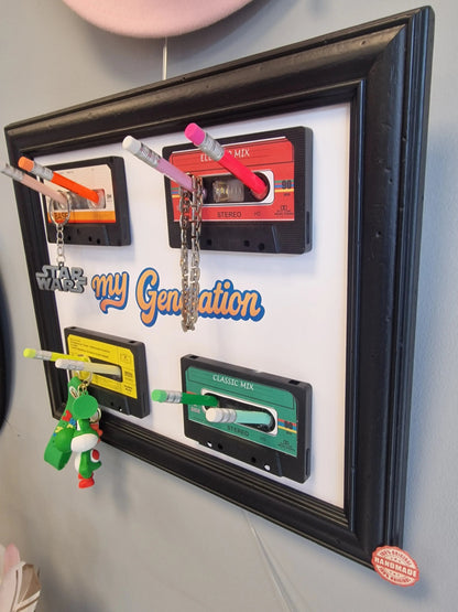 Cadre porte-clés rétro années 80 – “My Generation” avec cassettes audio et crayon Vintagedison