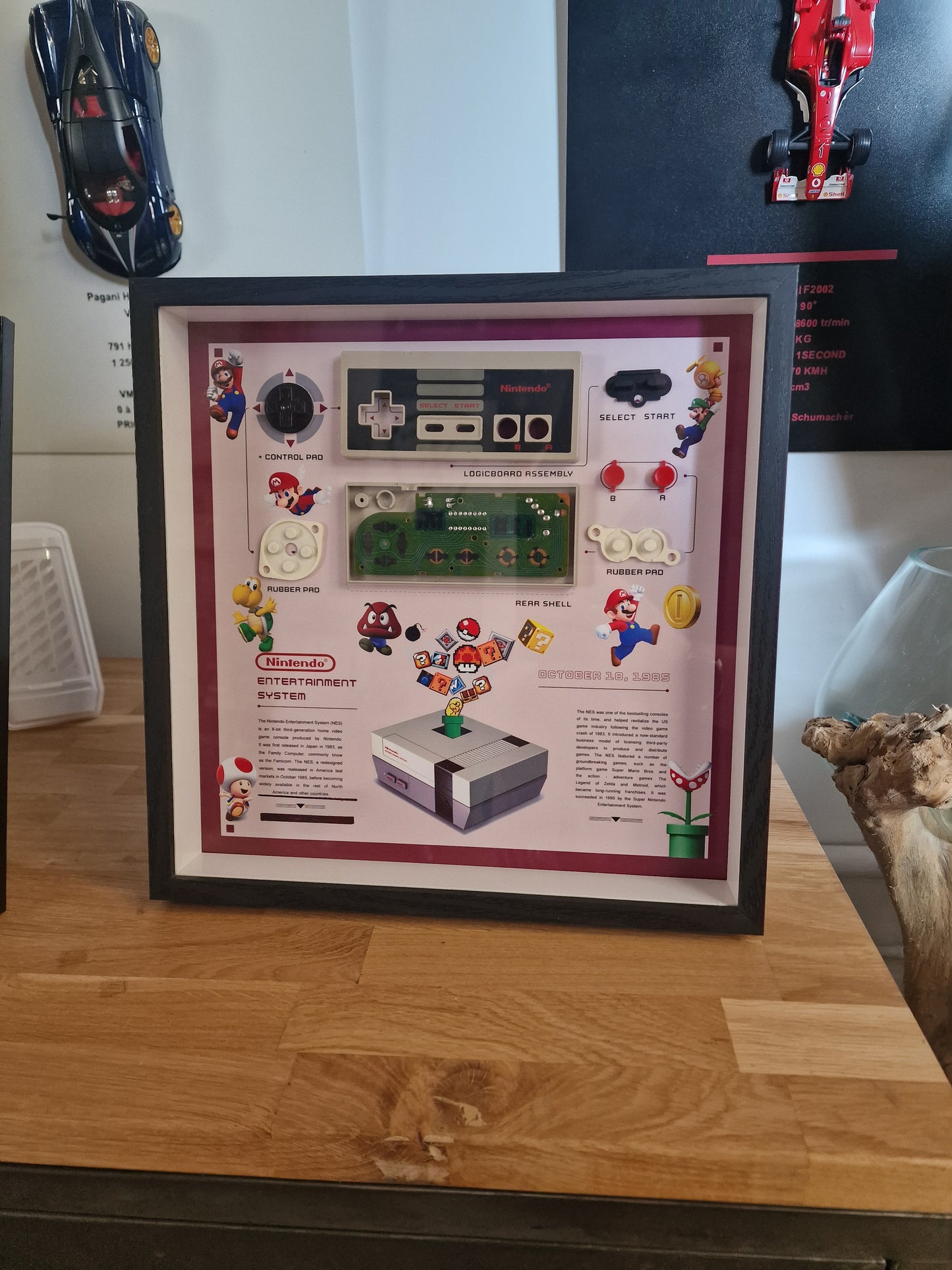 Cadre manette Famicom Nintendo – Déco gaming rétro années 80 – Objet geek vintage fait main