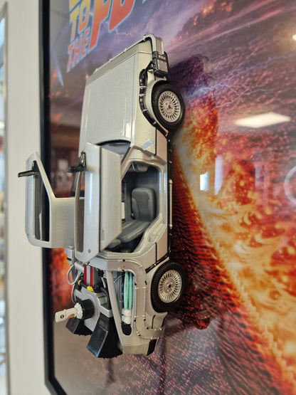Cadre Back to the Future DeLorean – Tableau Retour vers le Futur 40x50 – Décoration cinéma geek – Voiture DeLorean