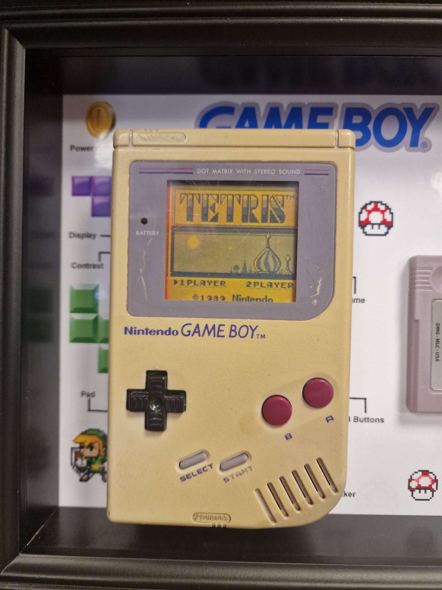 Cadre Game Boy Vintage – Console Nintendo + Jeu – Déco Rétro Gaming 20x25 cm
