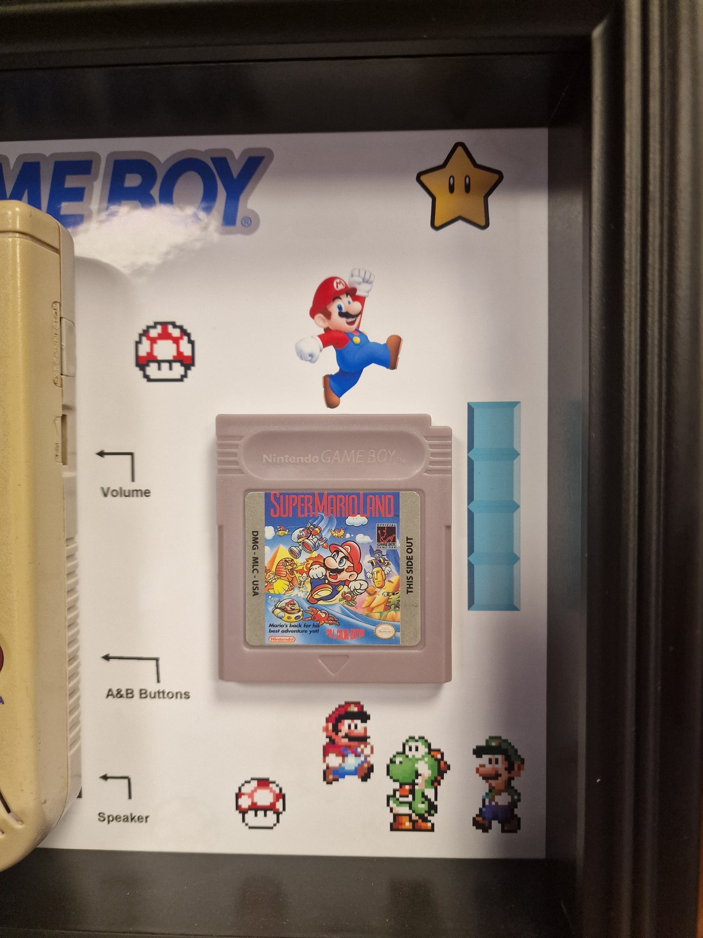 Cadre Game Boy Vintage – Console Nintendo + Jeu – Déco Rétro Gaming 20x25 cm