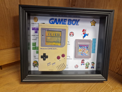 Cadre Game Boy Vintage – Console Nintendo + Jeu – Déco Rétro Gaming 20x25 cm
