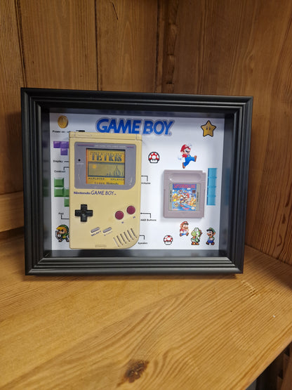 Cadre Game Boy Vintage – Console Nintendo + Jeu – Déco Rétro Gaming 20x25 cm