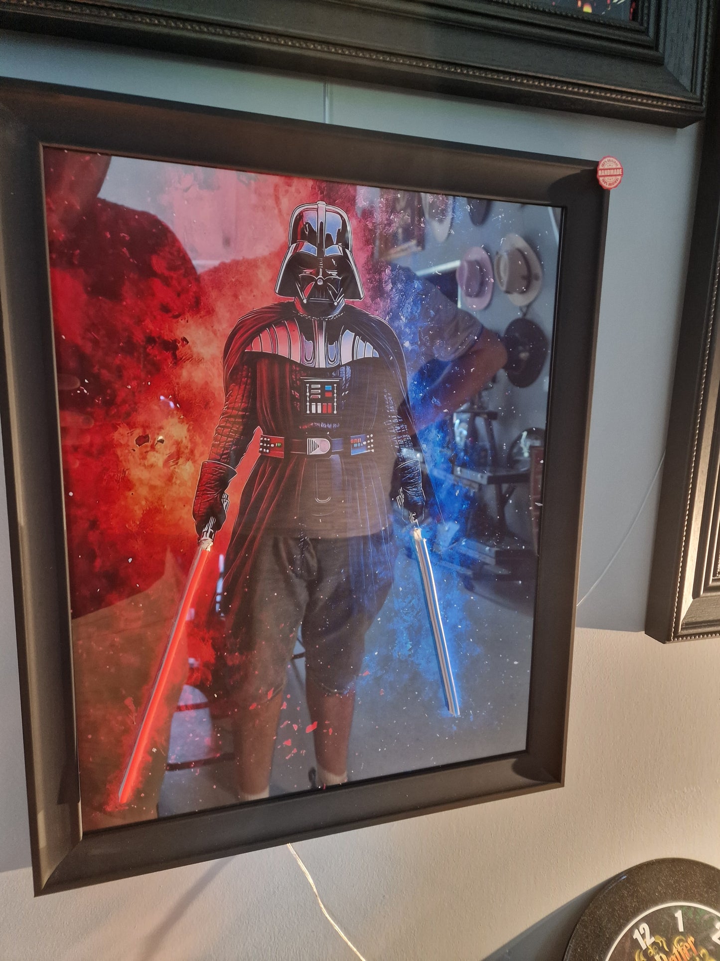 Cadre Lumineux Dark Vador™ 40x50 cm – Sabres LED Rouge & Bleu – Décoration Murale Inspirée Star Wars