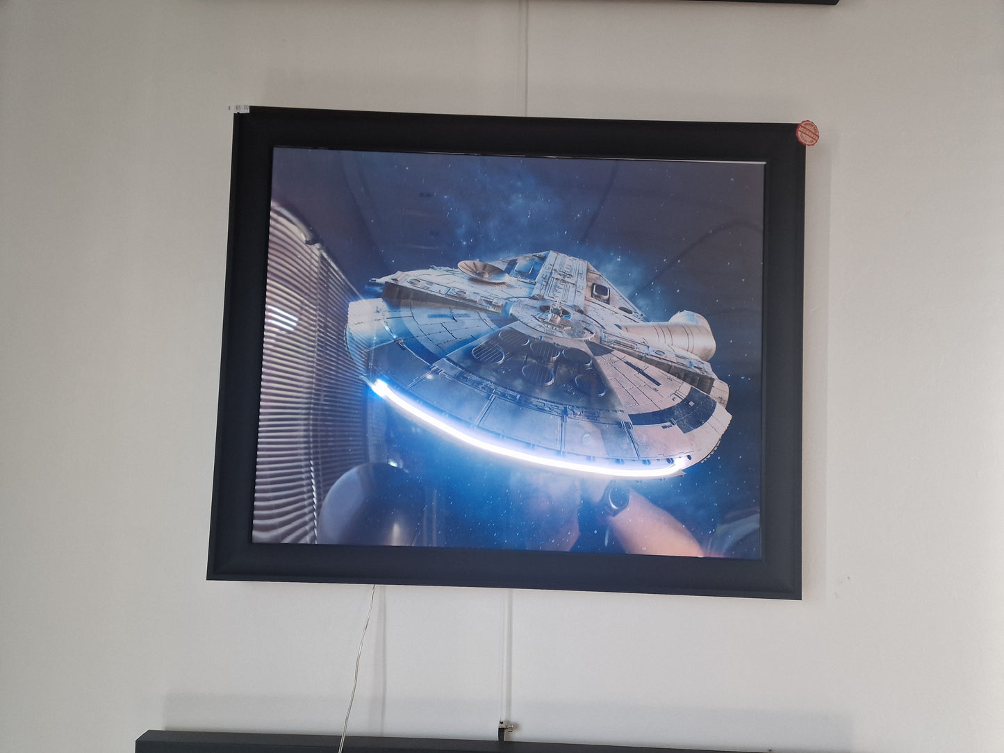 Cadre Lumineux Faucon Millenium 40x50 cm – Propulseurs LED – Décoration Murale Inspirée Star Wars