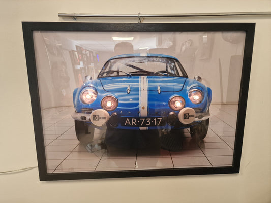 Cadre Photographie Alpine A110 avec phares lumineux intégrés (Format 54 × 74 cm)