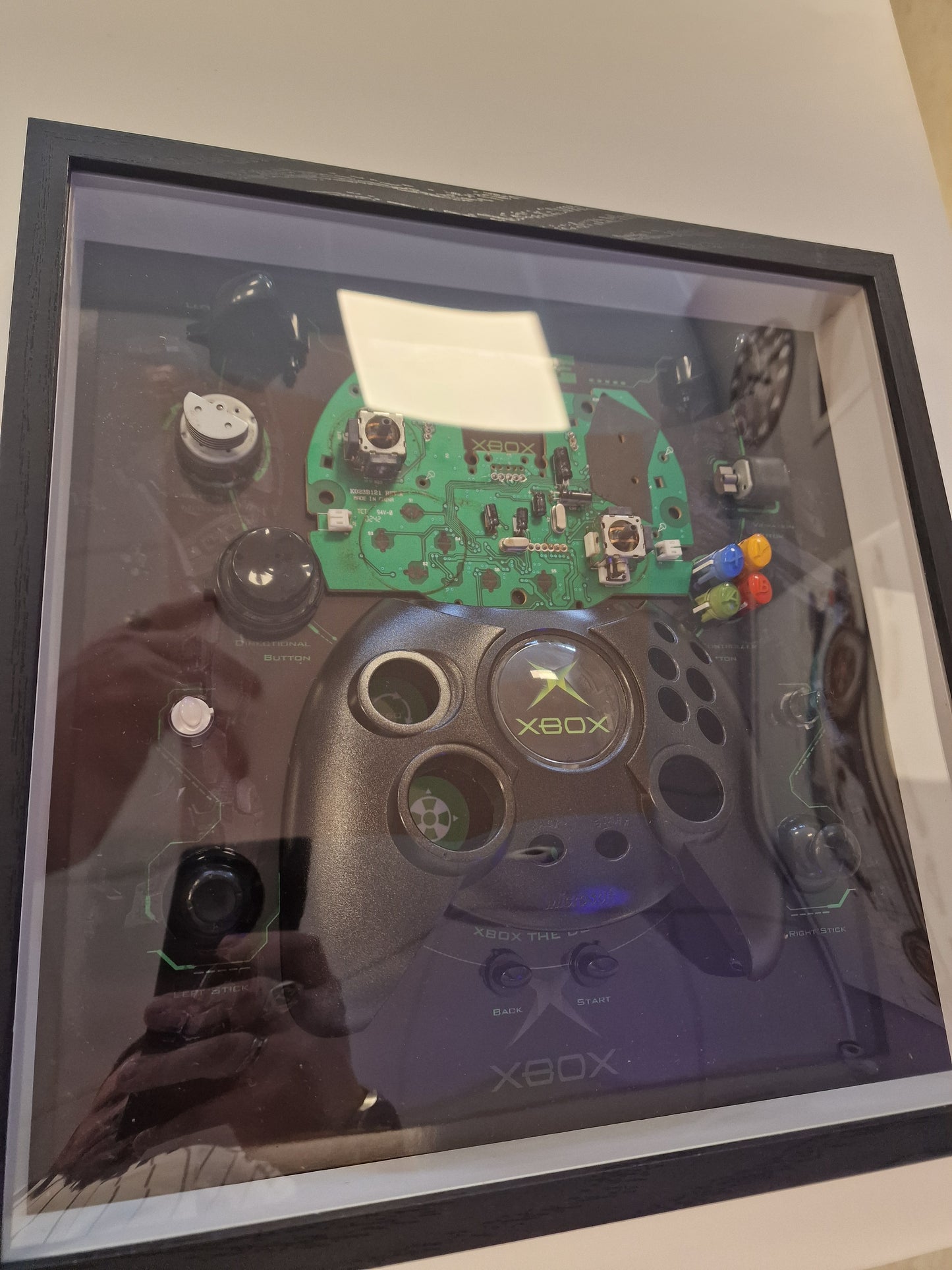 Cadre Xbox Original Controller "Duke" – Manette Xbox démontée – Tableau gaming rétro 30x30 – Déco gamer vintage