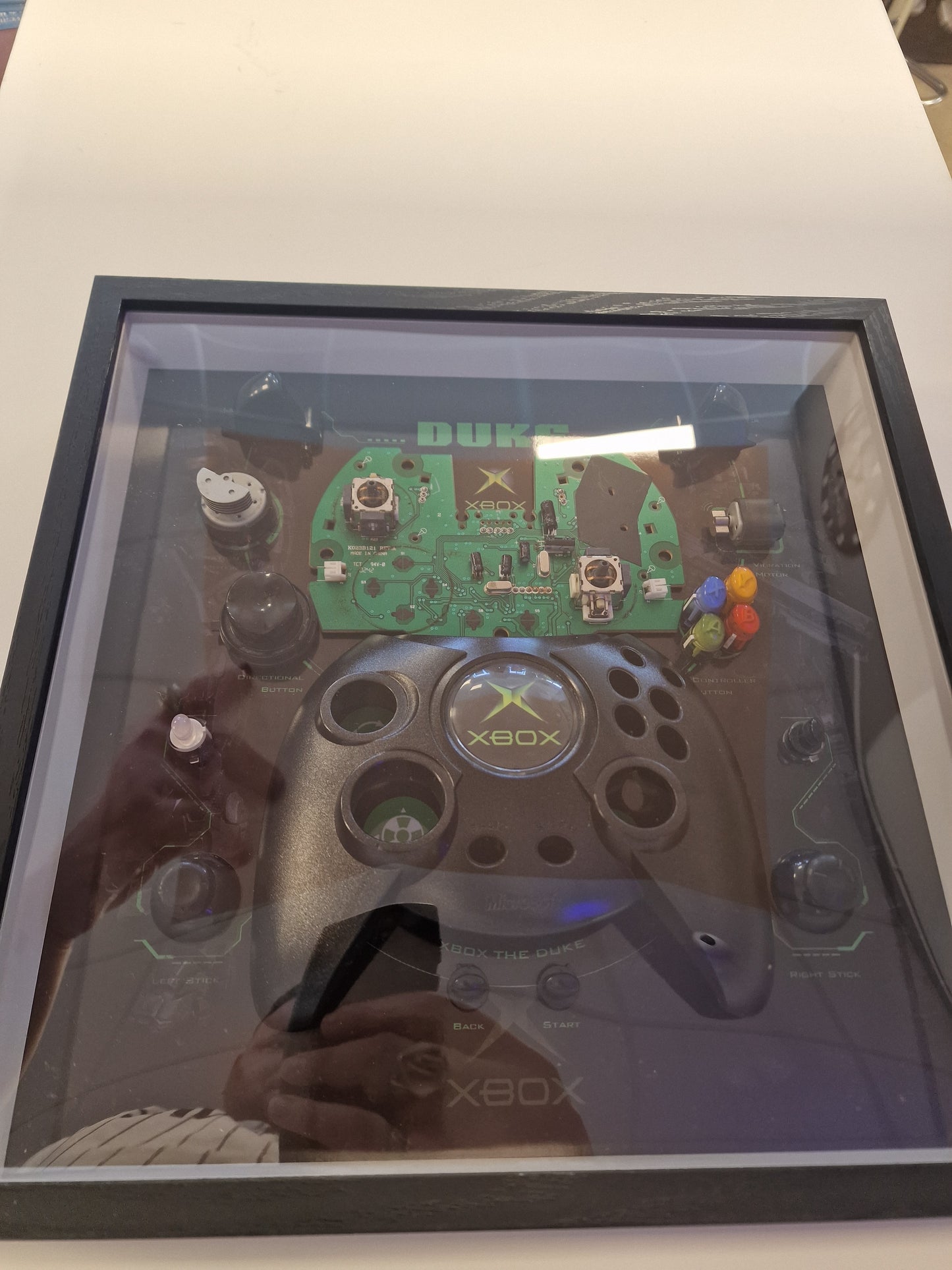 Cadre Xbox Original Controller "Duke" – Manette Xbox démontée – Tableau gaming rétro 30x30 – Déco gamer vintage