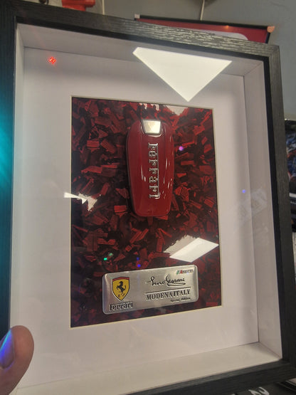 Cadre clé Ferrari A4 – Clé Ferrari Rouge | Décoration Murale Automobile de Collection