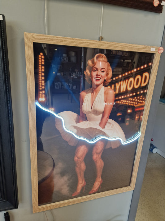 Cadre lumineux LED 50x70 « Be Yourself » – Sois toi-même