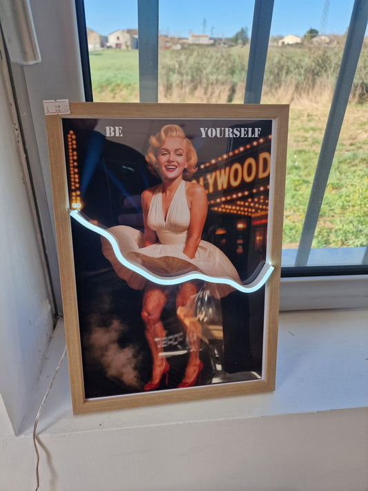 Cadre lumineux LED A4 « Be Yourself » – Sois toi-même