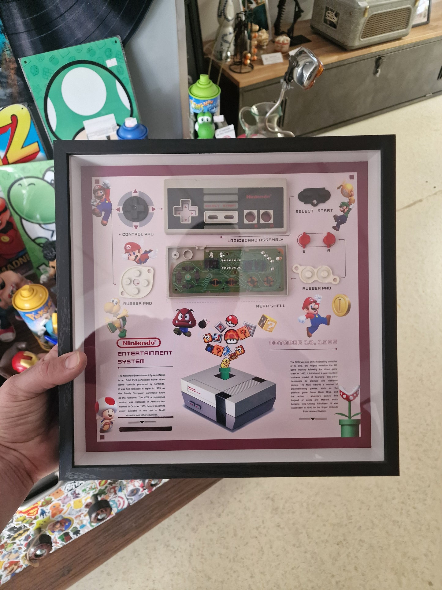 Cadre manette Famicom Nintendo – Déco gaming rétro années 80 – Objet geek vintage fait main