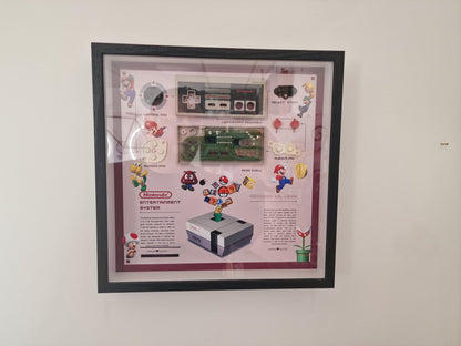 Cadre manette Famicom Nintendo – Déco gaming rétro années 80 – Objet geek vintage fait main