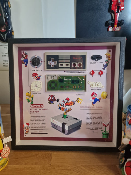 Cadre manette Famicom Nintendo – Déco gaming rétro années 80 – Objet geek vintage fait main