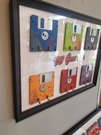 Cadre porte-clés mural en disquettes vintage – My Generation – Déco rétro années 80/90
