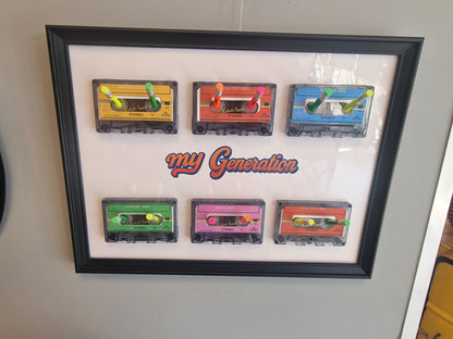 Cadre porte-clés porte-bijoux rétro My Generation – 6 Cassettes audio vintage & crayons – Décoration murale années 80 90