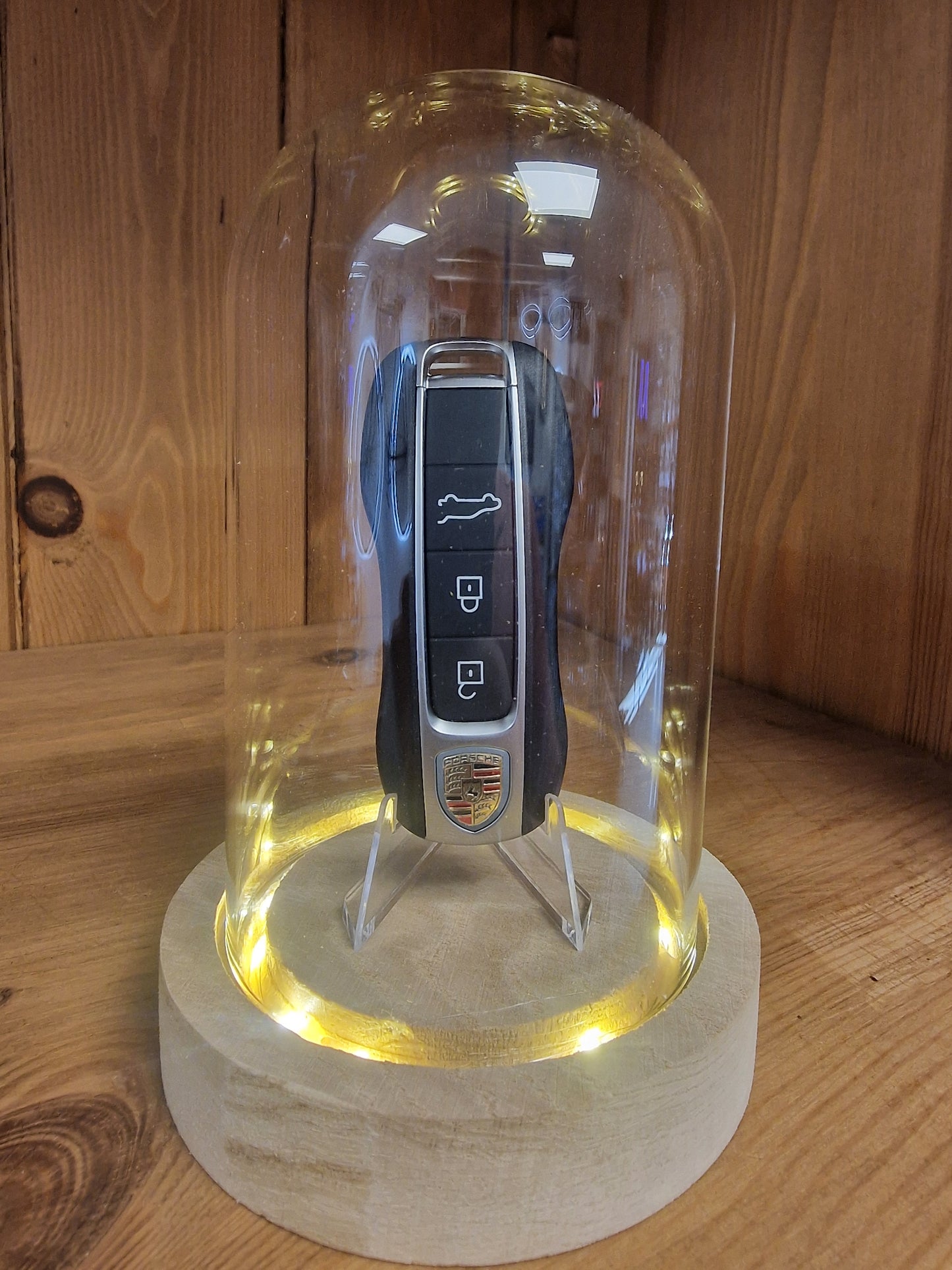 Clé Porsche Sous Cloche LED – Objet de Collection Automobile Ø 10 cm – H 16 cm