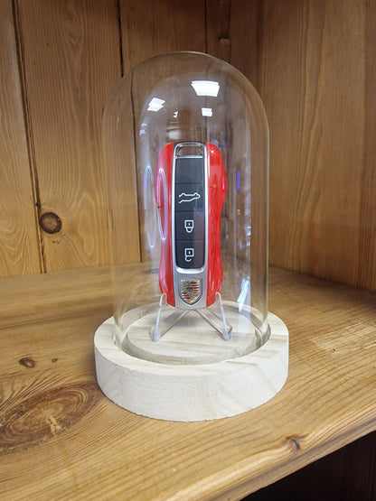 Clé Porsche ROUGE Sous Cloche LED – Objet de Collection Automobile Ø 10 cm – H 16 cm (Copie)