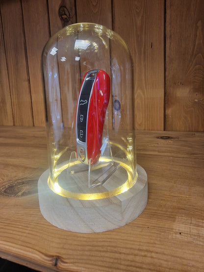 Clé Porsche ROUGE Sous Cloche LED – Objet de Collection Automobile Ø 10 cm – H 16 cm (Copie)