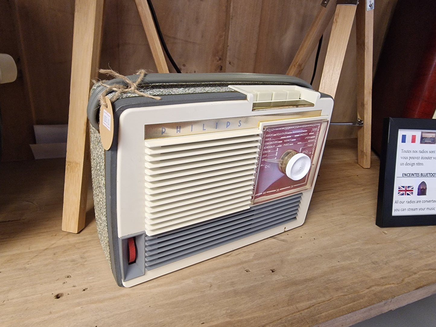 Enceinte Bluetooth phillips dans ancienne radio Vintagedison