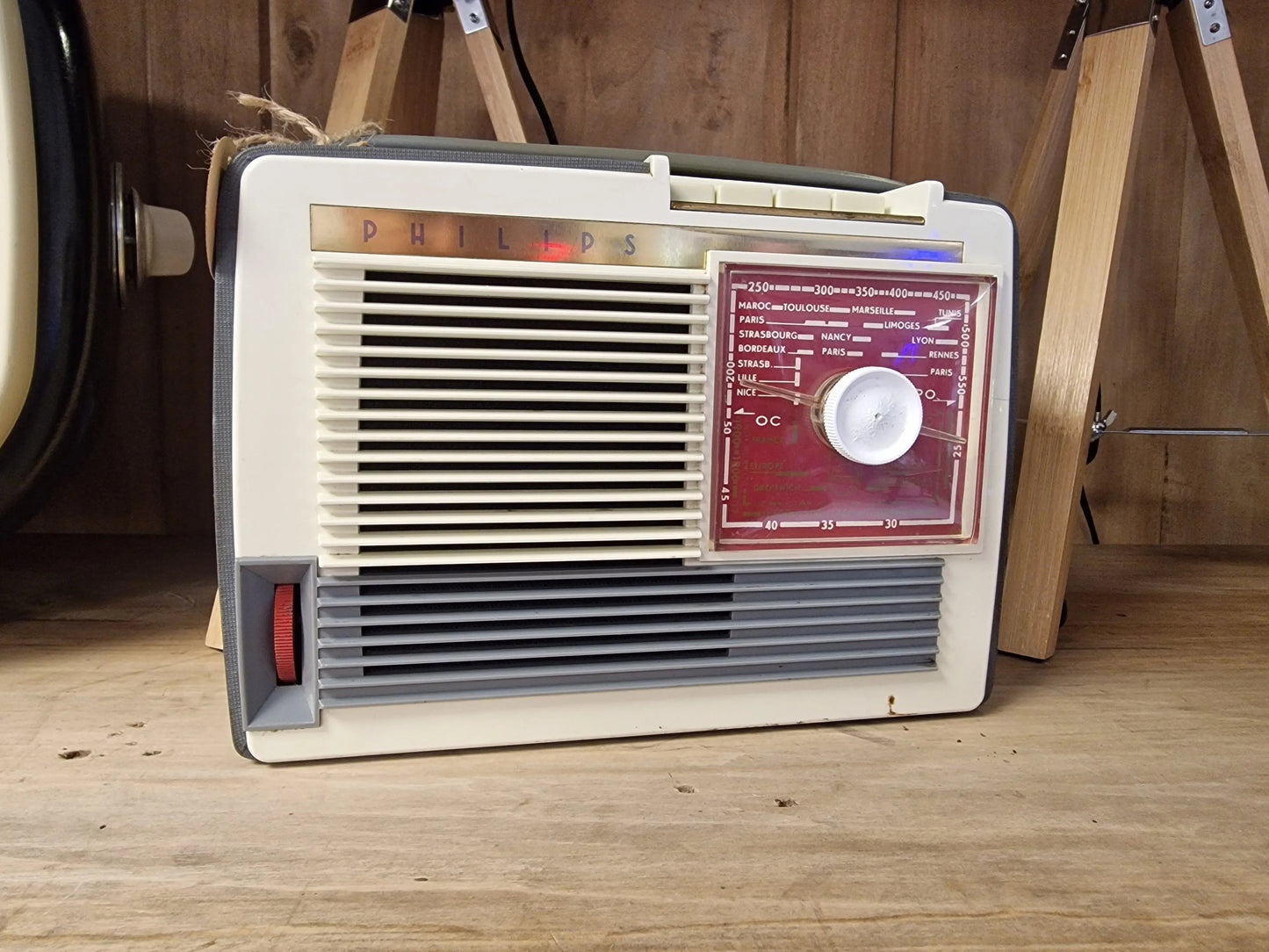 Enceinte Bluetooth phillips dans ancienne radio Vintagedison