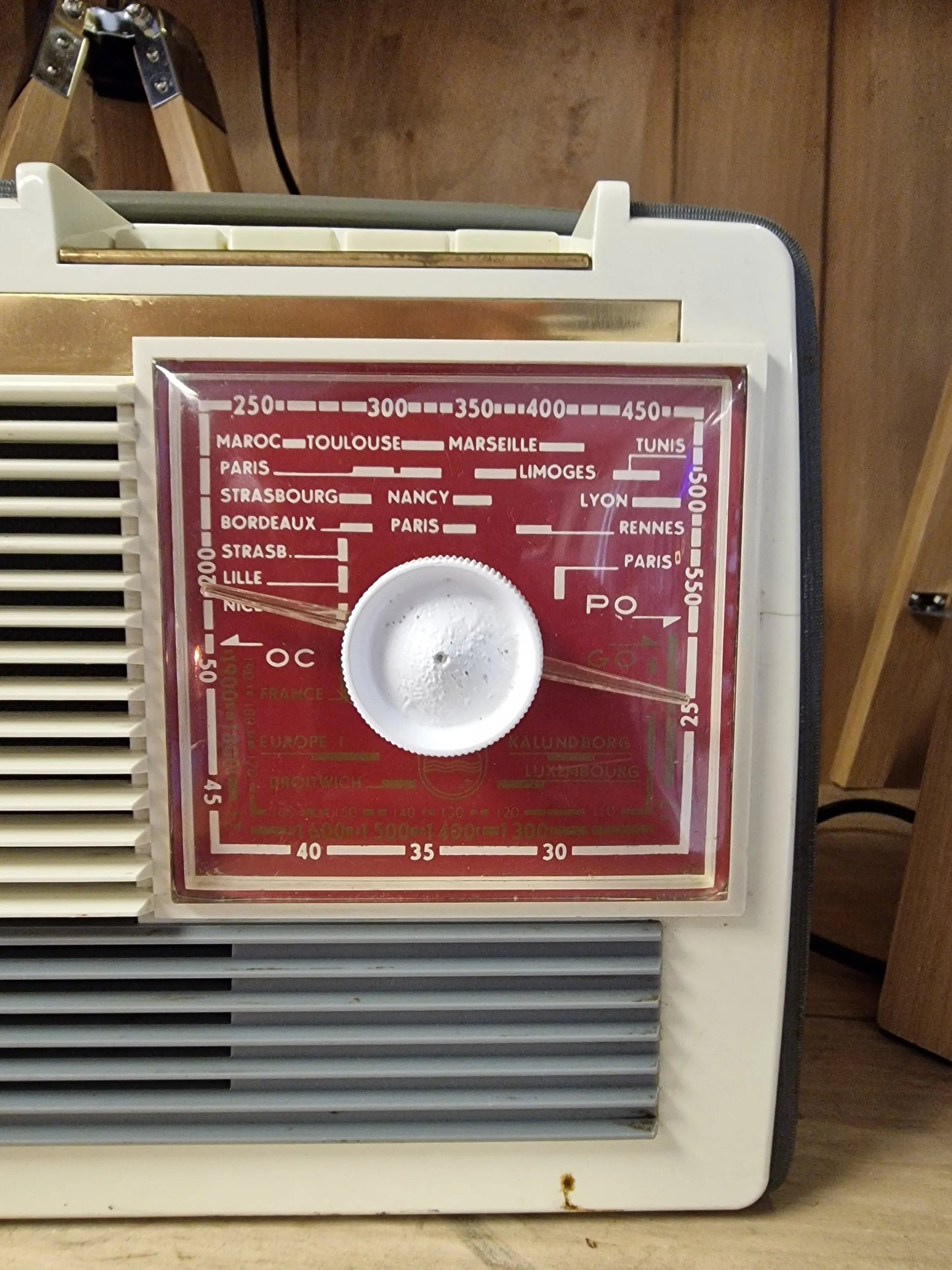 Enceinte Bluetooth phillips dans ancienne radio Vintagedison