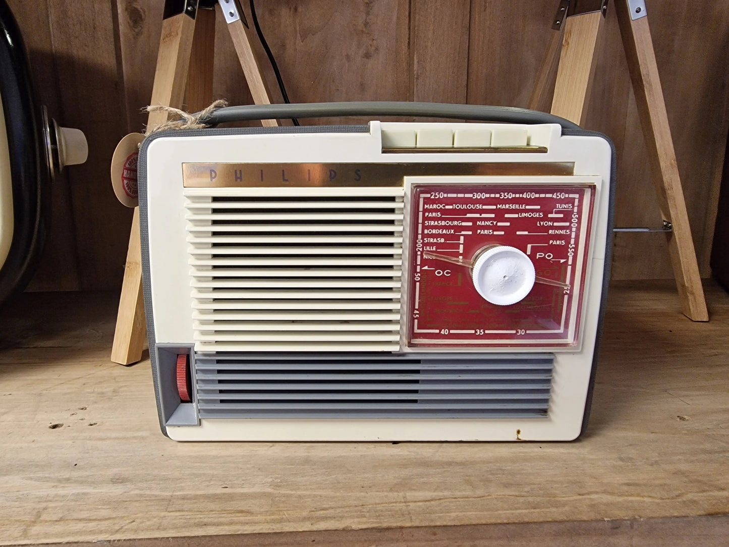 Enceinte Bluetooth phillips dans ancienne radio Vintagedison
