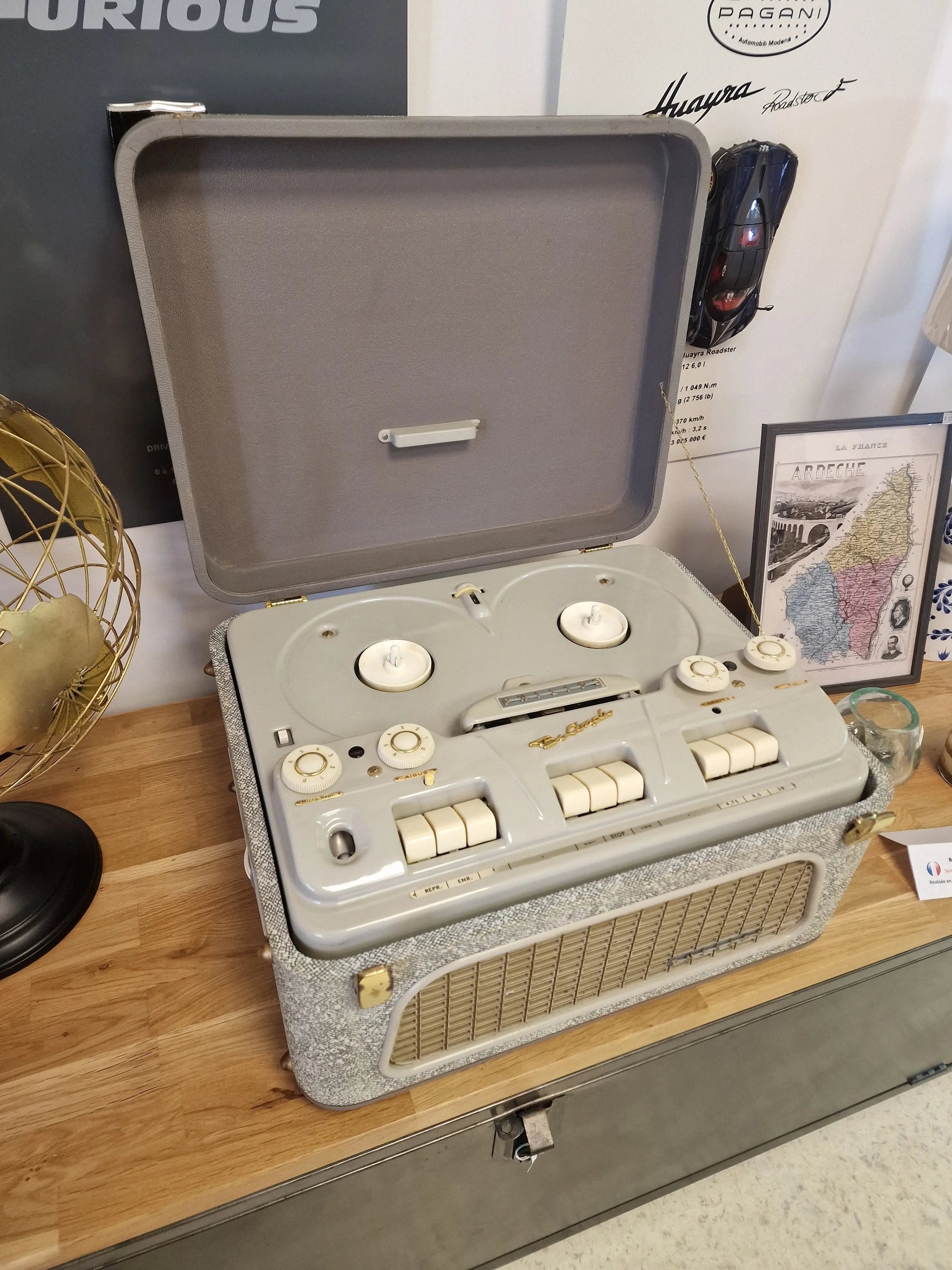 Enceinte Bluetooth vintage  dans ancien magnétophone bi amplificateur philips Vintagedison