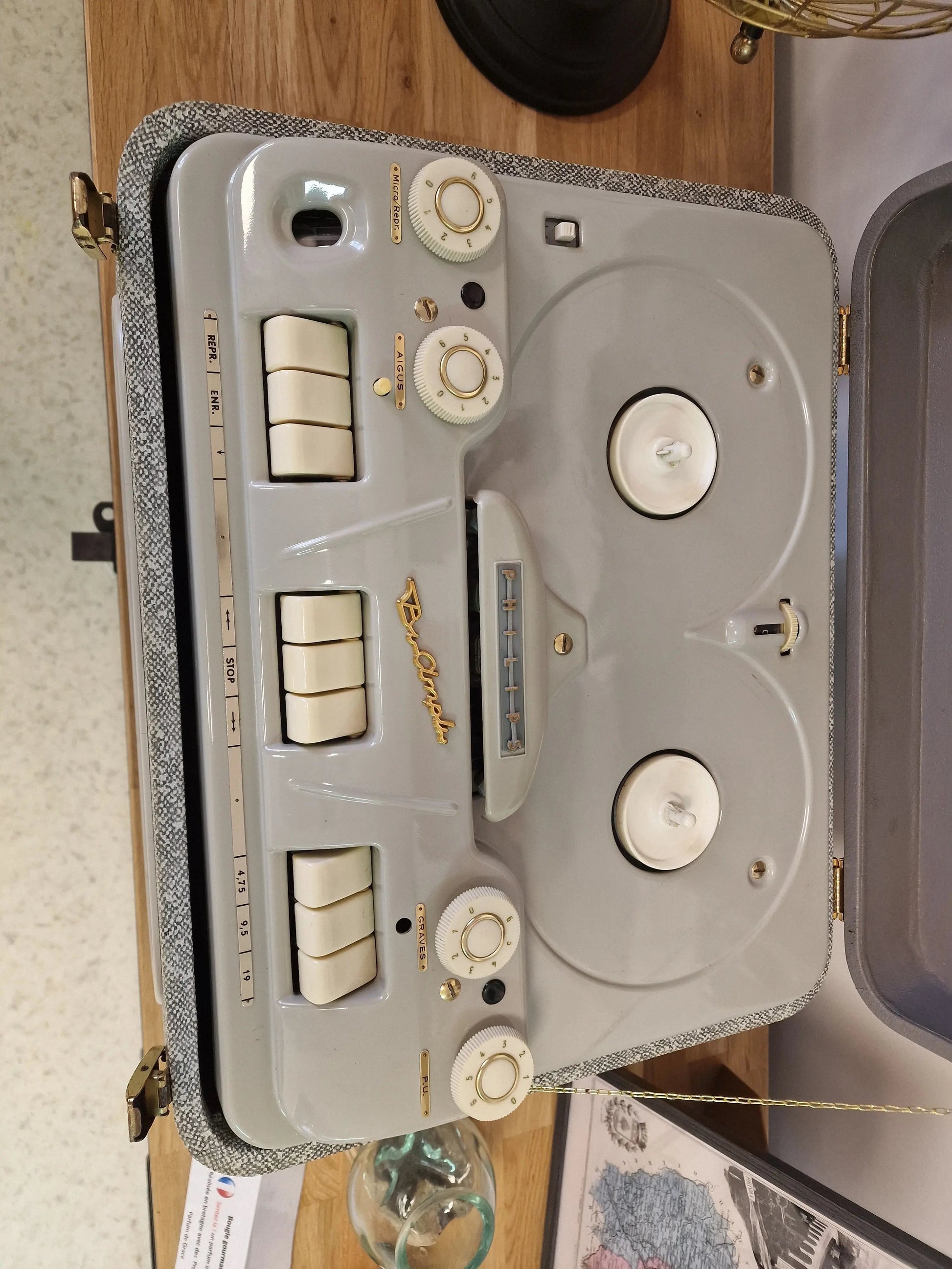 Enceinte Bluetooth vintage  dans ancien magnétophone bi amplificateur philips Vintagedison