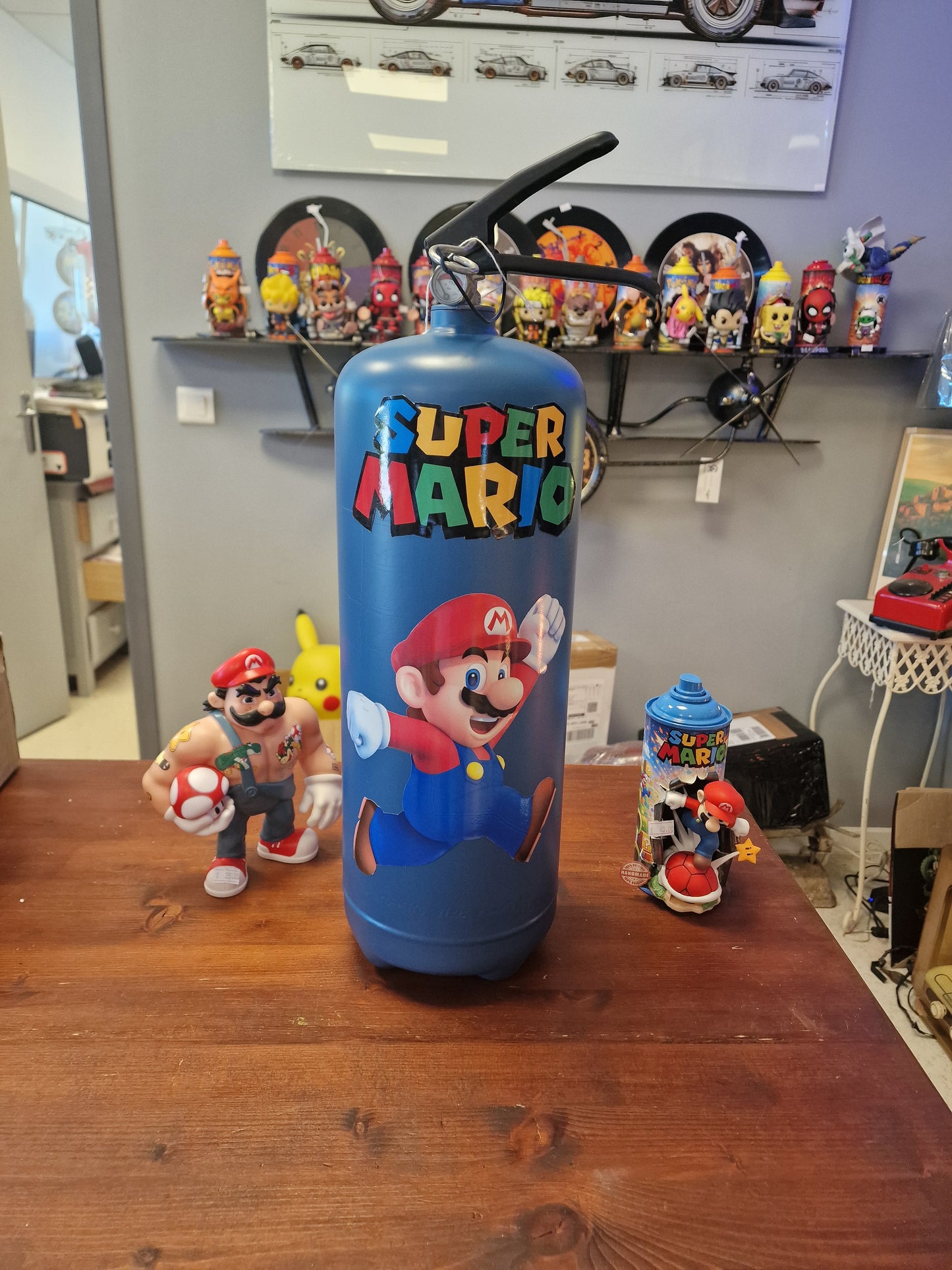 Extincteur Custom Super Mario – Objet de décoration avec rangement secret pour bouteille