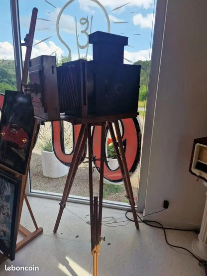 Grande Lanterne Magique Projecteur Antique avec Trépied – Pièce Rare de Collection Vintagedison