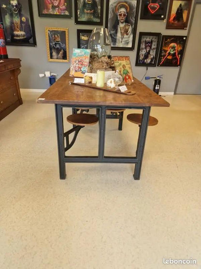 Grande Table Industrielle avec 8 Tabourets Intégrés – Bois de Manguier & Fer ANTIC LINE