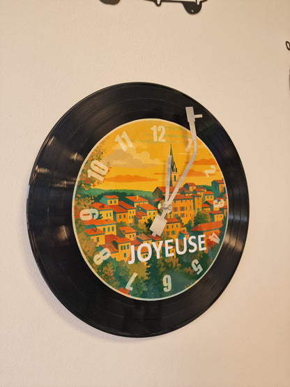 Horloge Vinyle Ardéche  joyeuse – Une Horloge Vintage Unique pour les amoureux de l'Ardèche